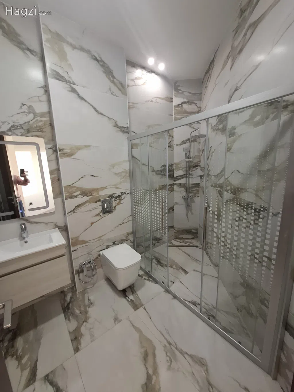 Unfurnished apartment for sale - Image 1