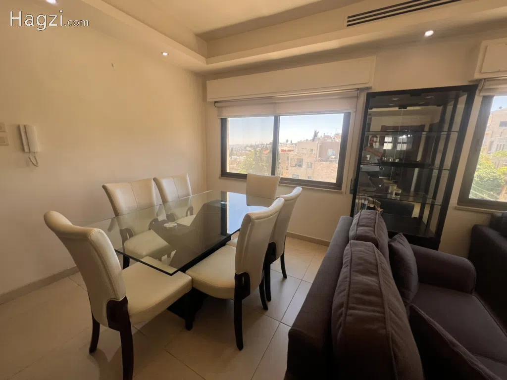 Elegant 2-Bedroom Apartment with Master Suite - Image 1