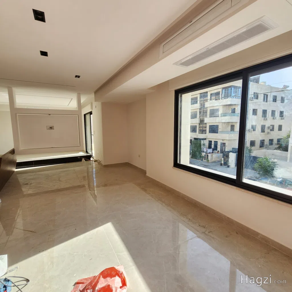 Unfurnished apartment for sale - Image 1