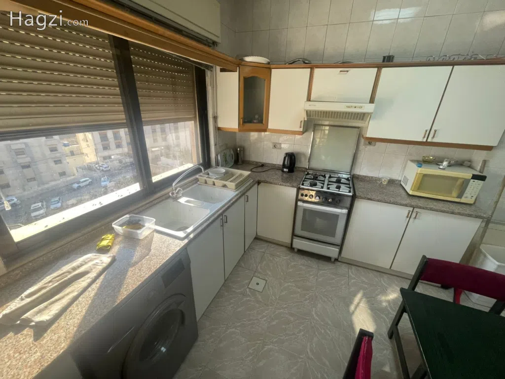 Apartment for rent in Al Shmesani - Image 1
