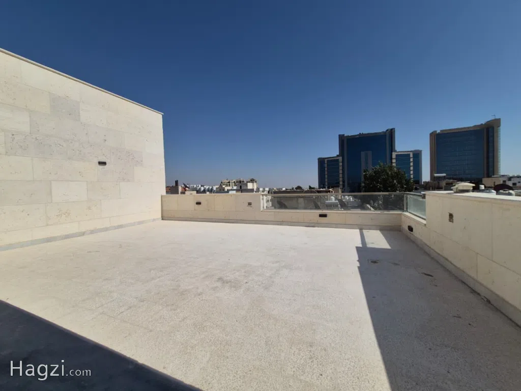 🏡 Luxury Top-Floor Apartment with Private Roof Terrace for Sale | Um Uthaina - Image 1