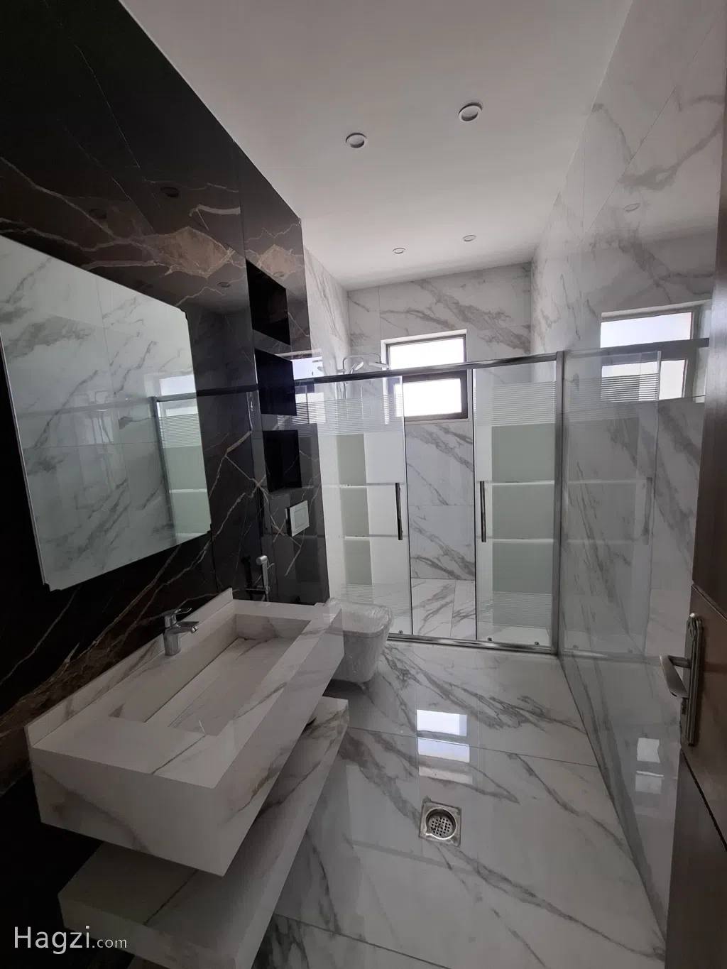 Unfurnished apartment to Sale - Image 1