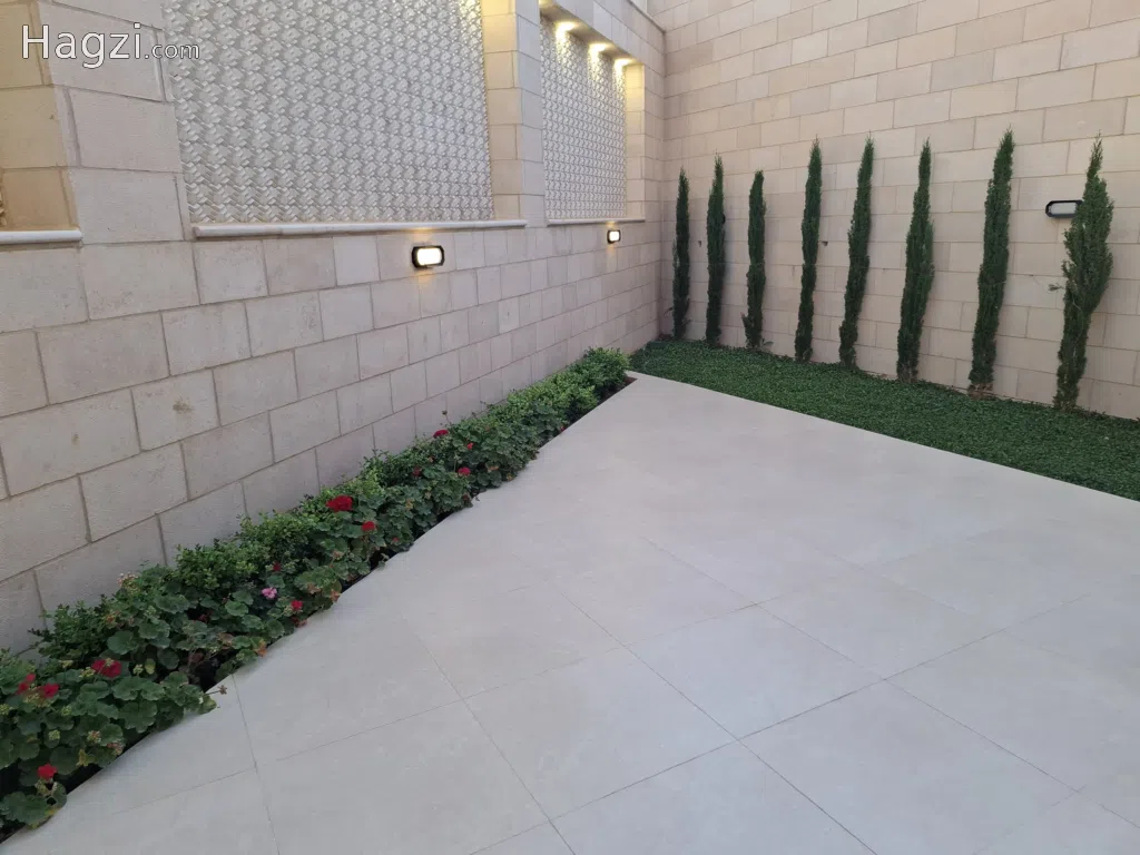 Unfurnished apartment for sale - Image 1