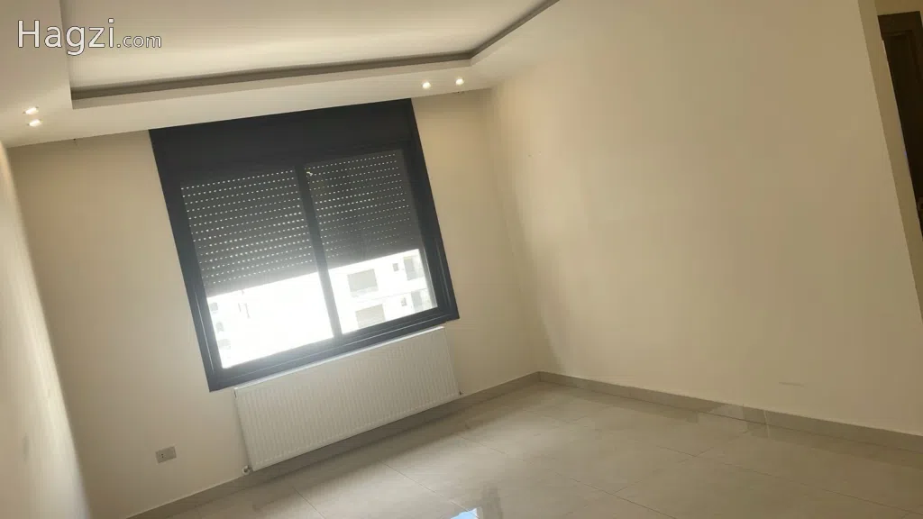 Unfurnished apartment for rent - Image 1