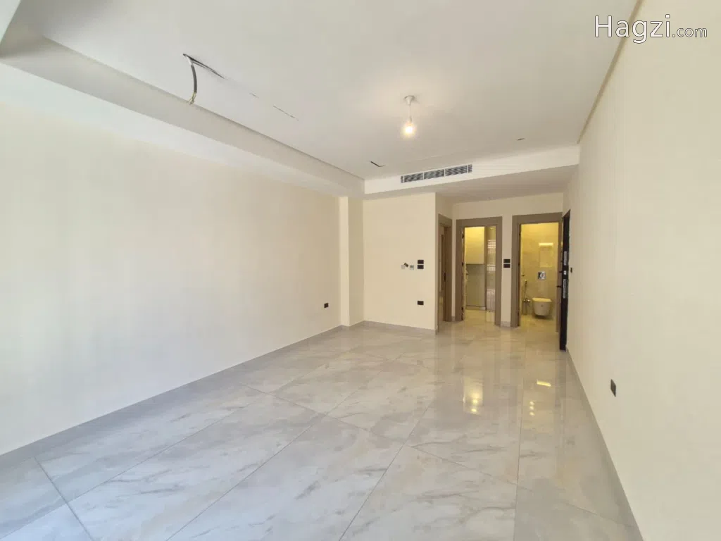🏡 شقة أرضية  فاخرة للبيع مع حديقة وكراج خاص – ام اذينة - Image 1