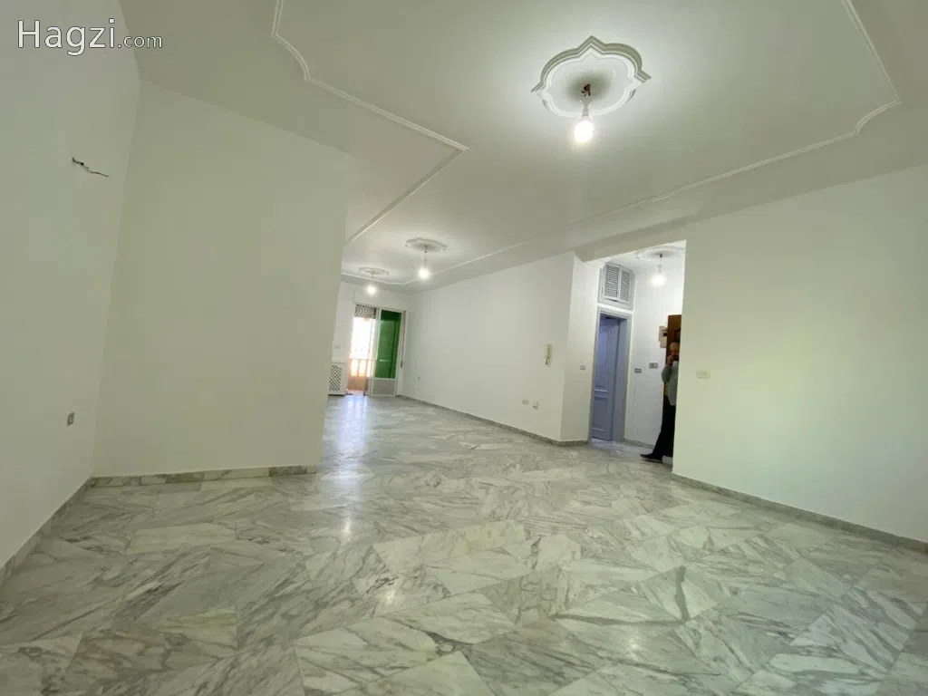 UnFurnished Apartment For Rent In Um Al Summaq - Image 1