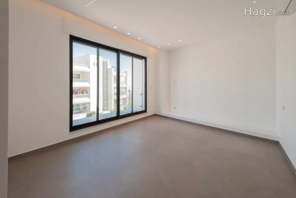 Brand new luxurious semi-furnished 250sqm apartment for rent @4th circle - Image 1