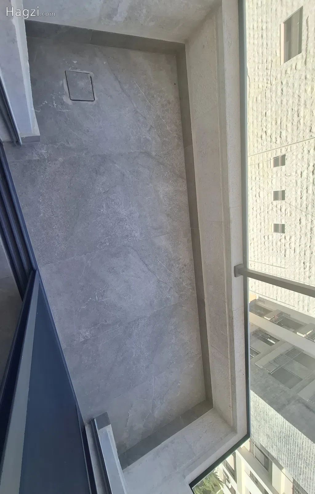 Unfurnished apartment for sale - Image 1