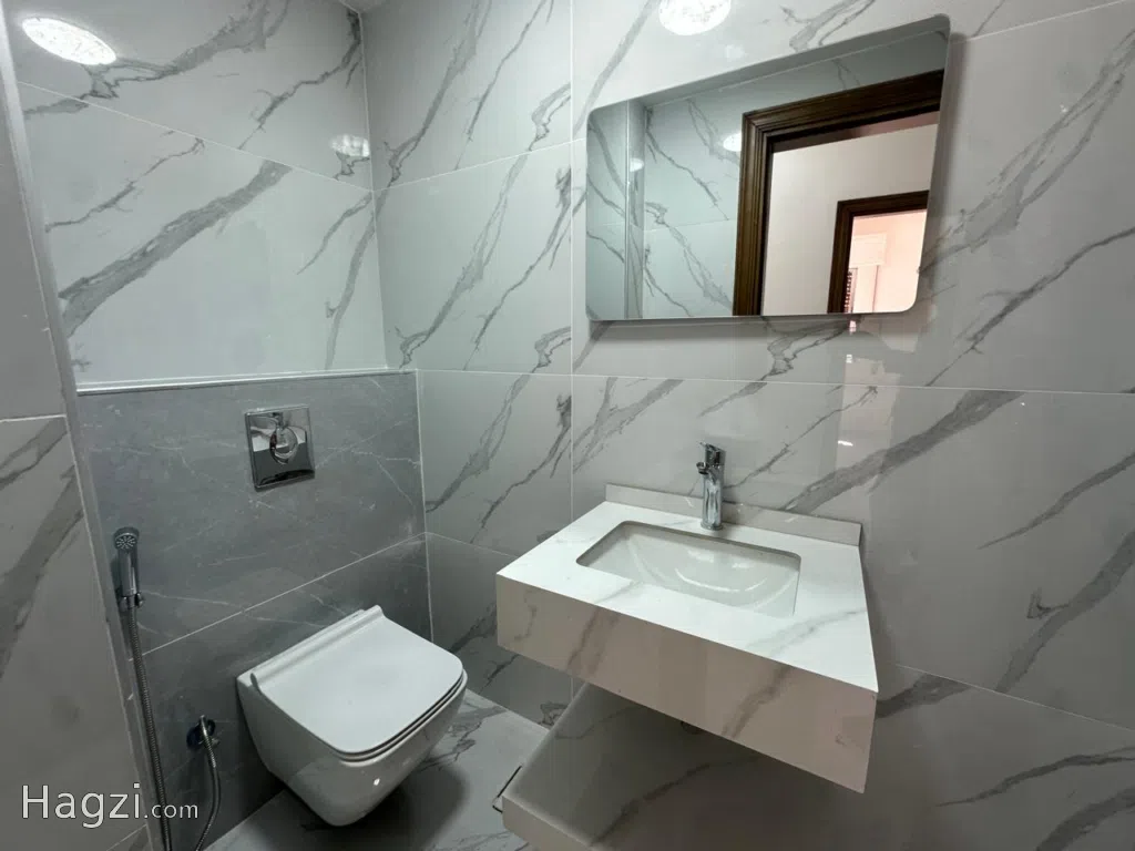 Unfurnished apartment for rent in Swefiyeh - Image 1