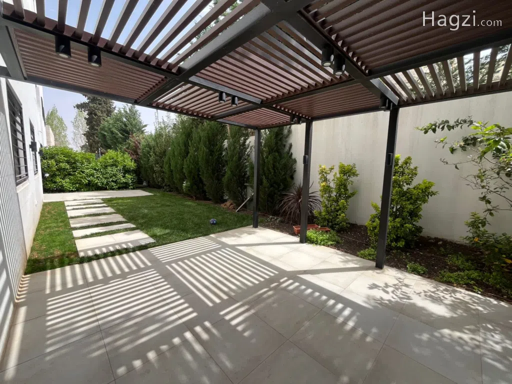 Semi-Furnished Apartment For Rent In Al Shmesani - Image 1