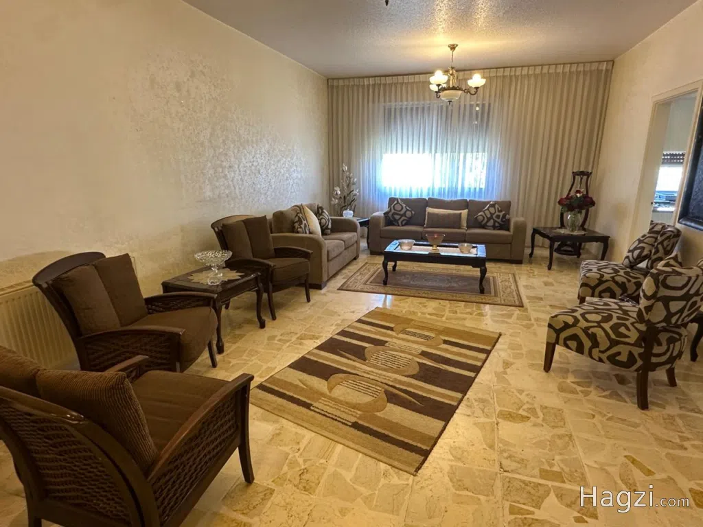 Furnished apartment for rent in Al Shmesani - Image 1