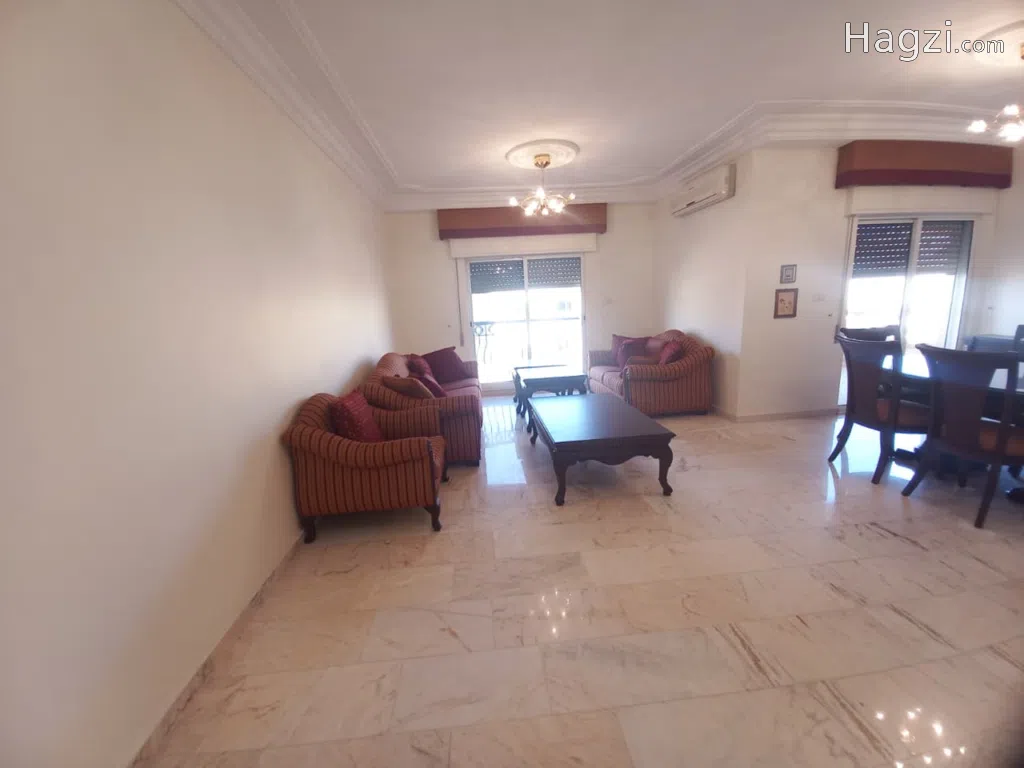Four Bedrooms Apartment for rent in Deir Ghbar - Image 1