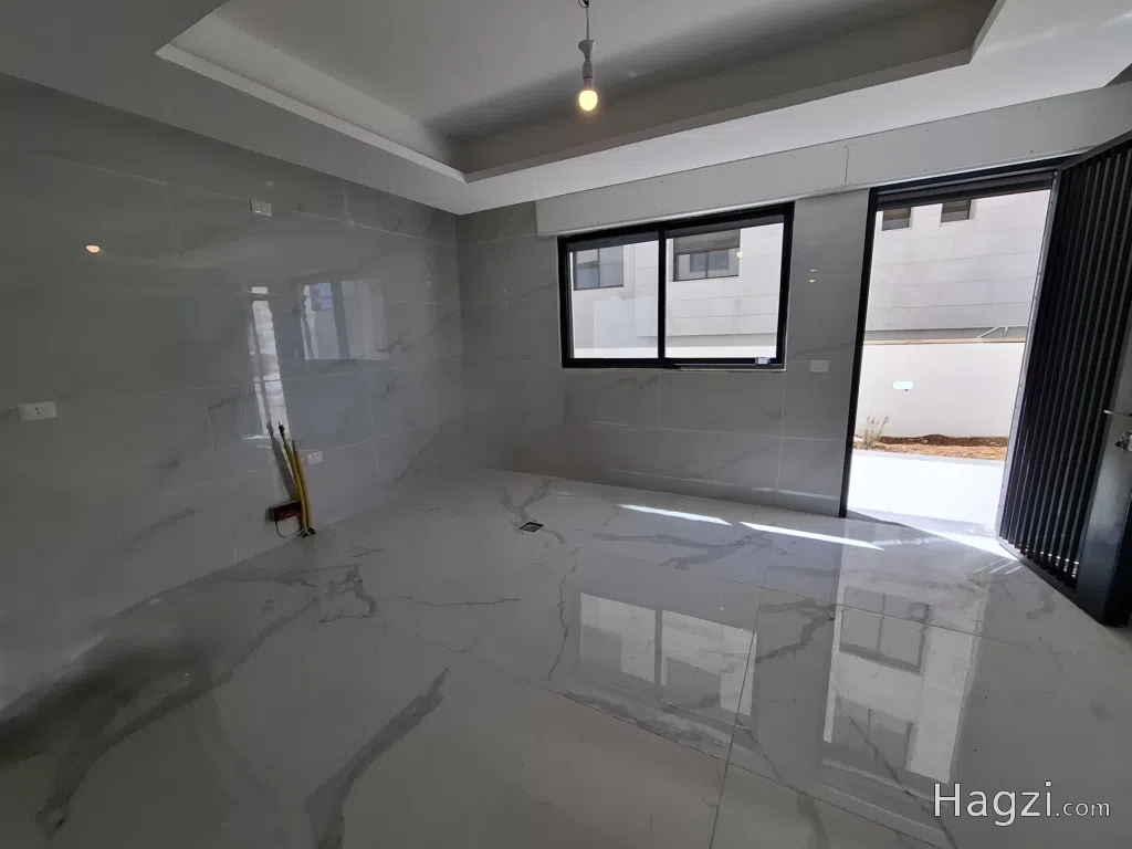 Unfurnished apartment for sale - Image 1
