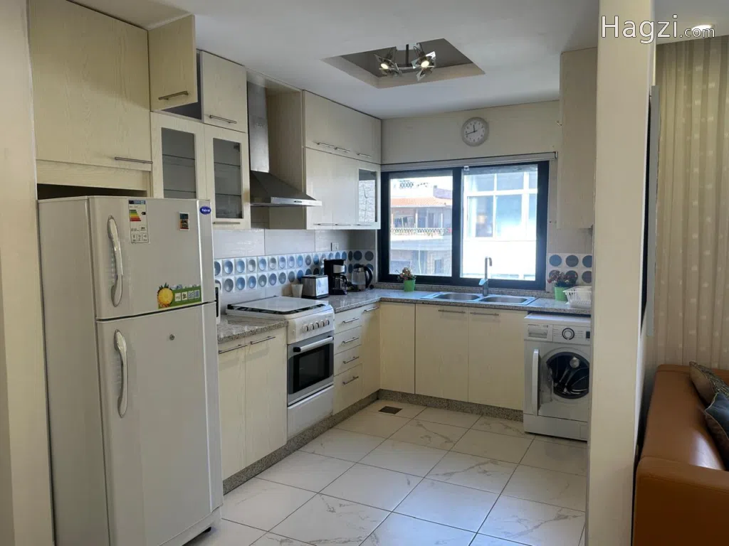 Furnished apartment for rent in Al Shmesani - Image 1