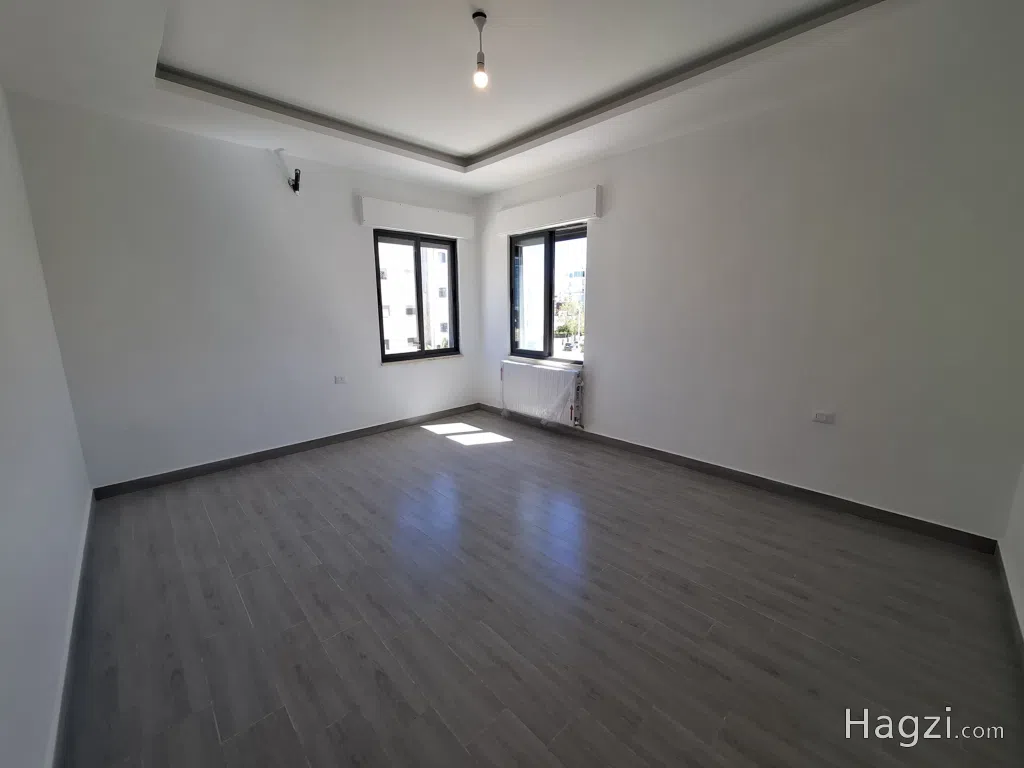 Unfurnished apartment for sale - Image 1