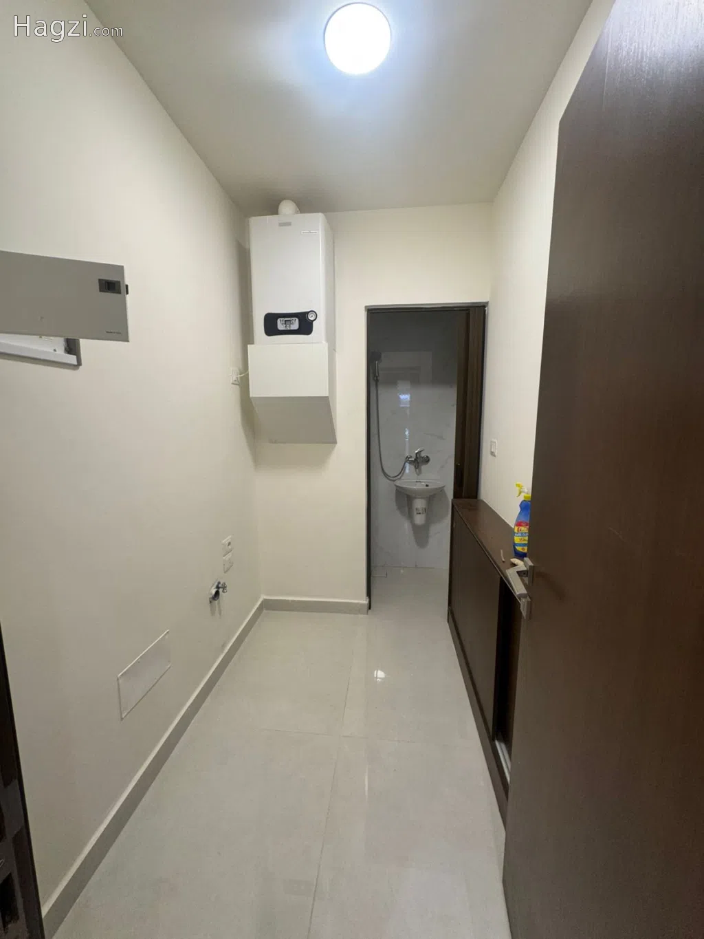 unfurnished apartment for sale - Image 1