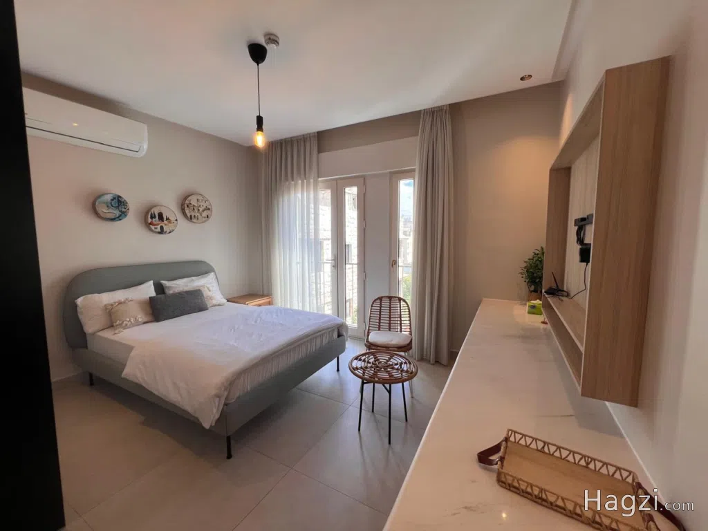 Cozy 1-Bedroom Apartment in the Heart of Jabal Weibdeh - Image 1