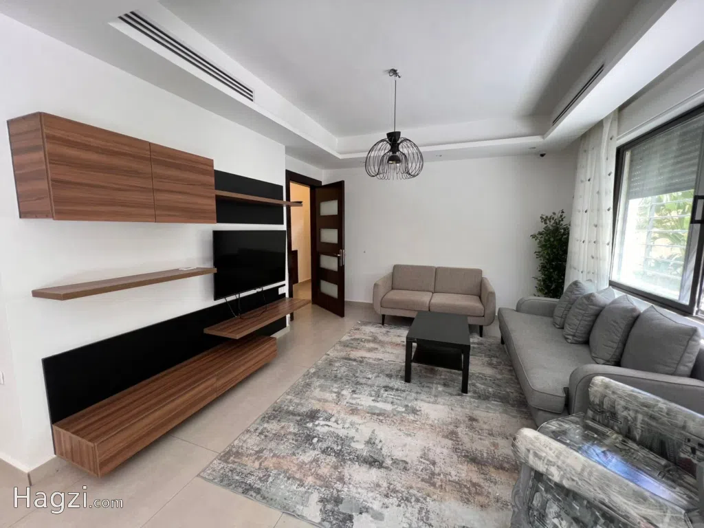 Spacious Furnished 3-Bedroom Apartment in Prime Location (210 m²) - Image 1