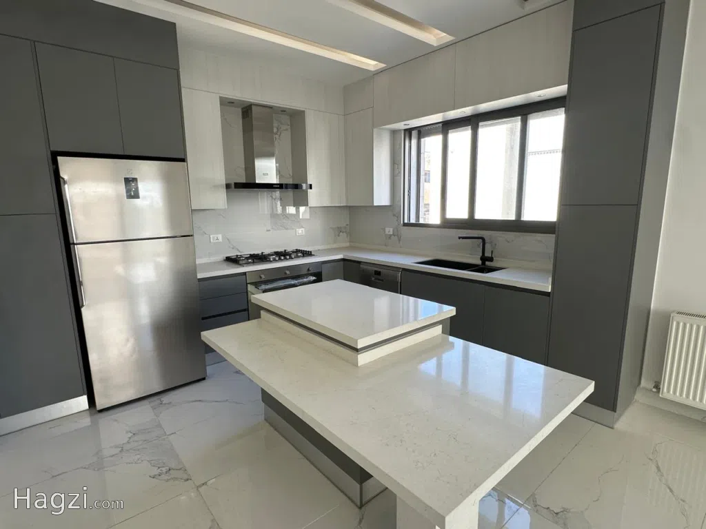 Semi-Furnished apartment for rent in Al shmeisani - Image 1