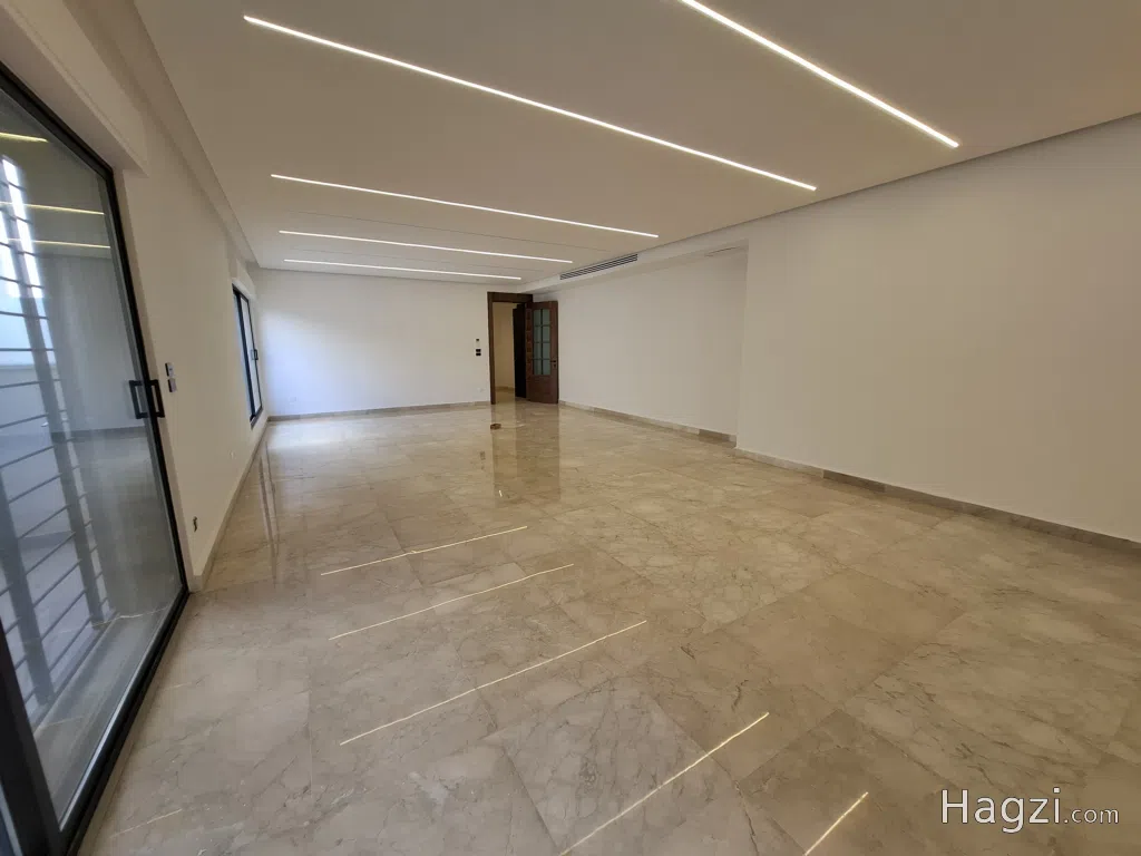 Unfurnished apartment for sale - Image 1