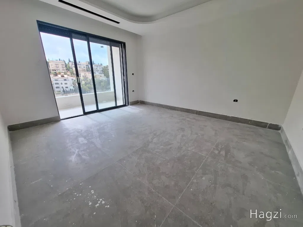 Unfurnished apartment for sale - Image 1
