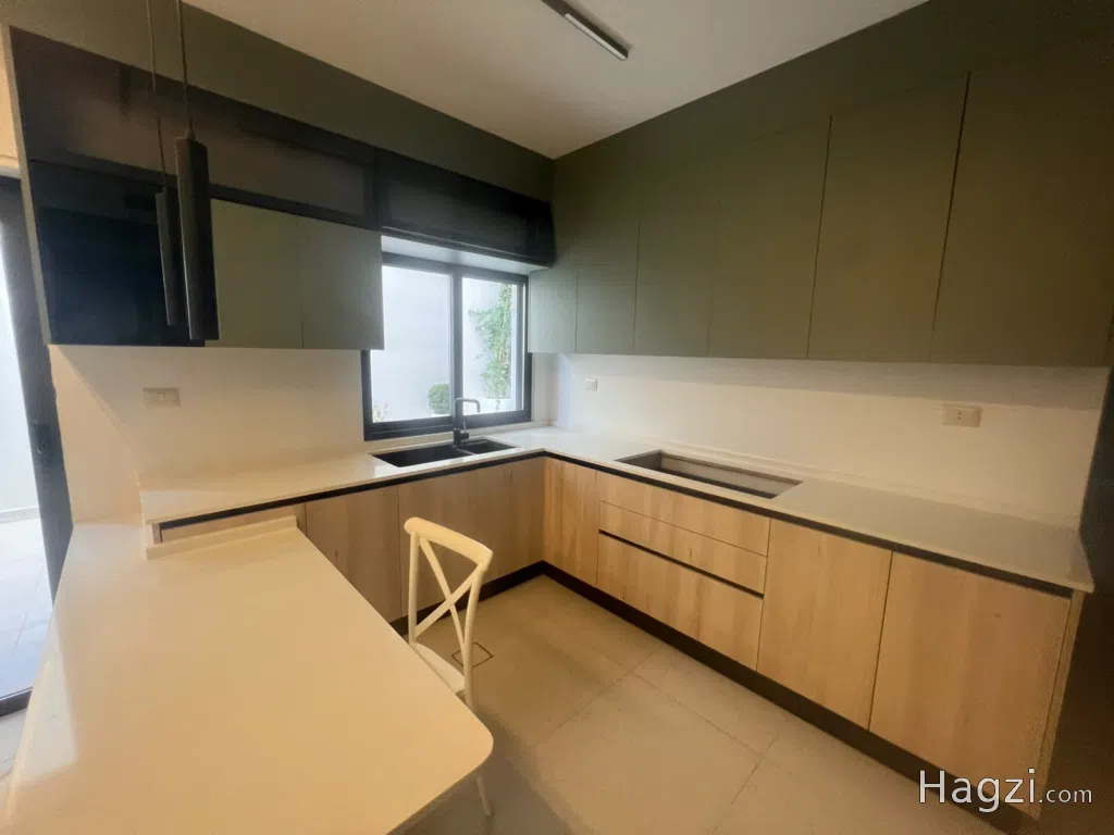 Elegant 2-Bedroom Apartment with Master Suite - Image 1
