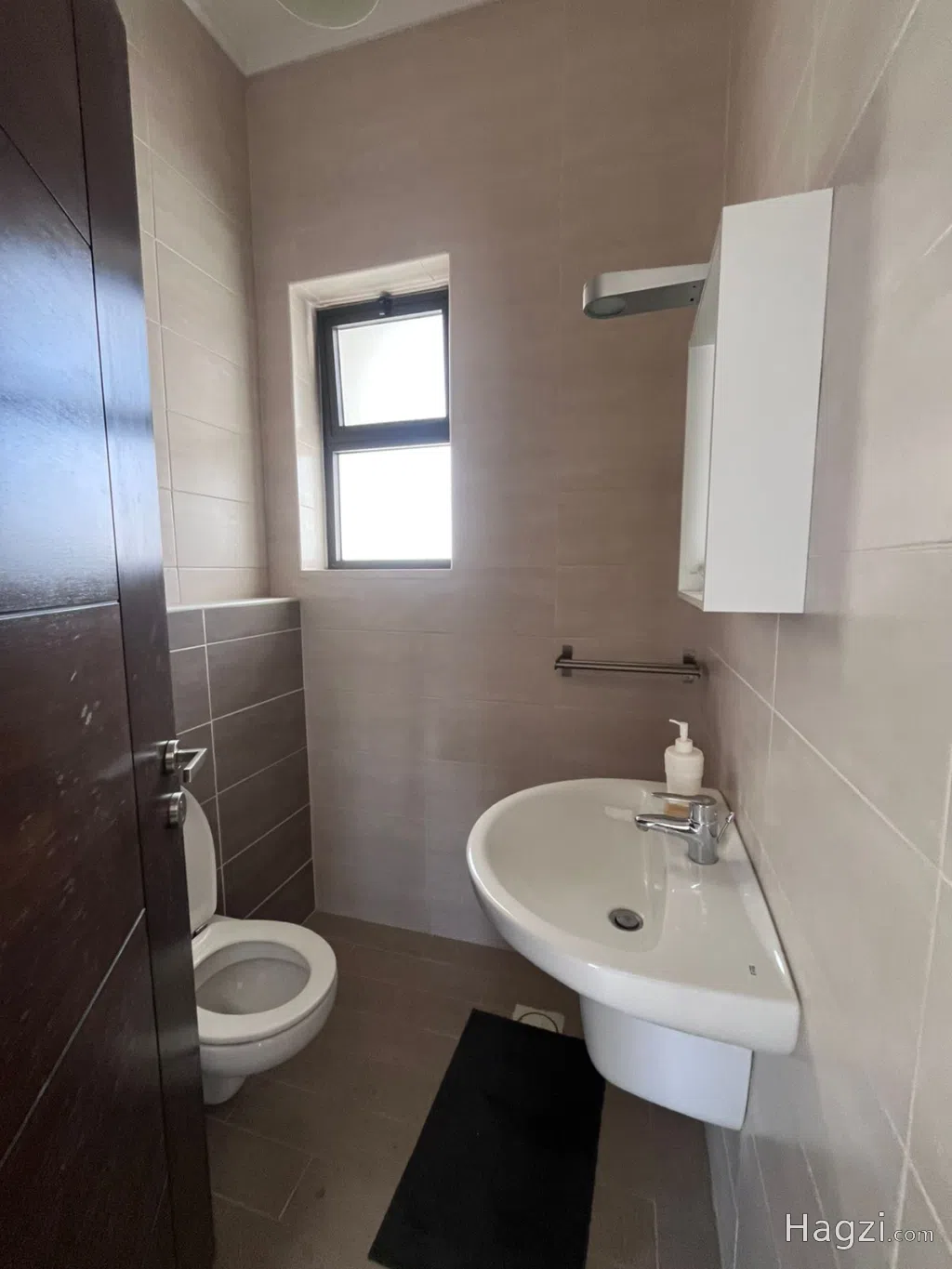 Three bedroom apartment for rent - Image 1