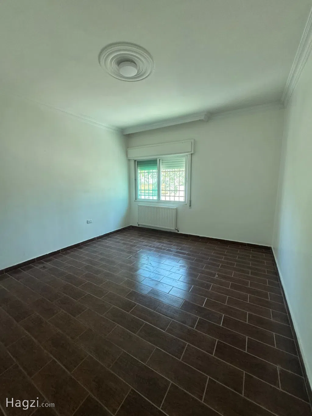 unfurnished apartment for rent - Image 1