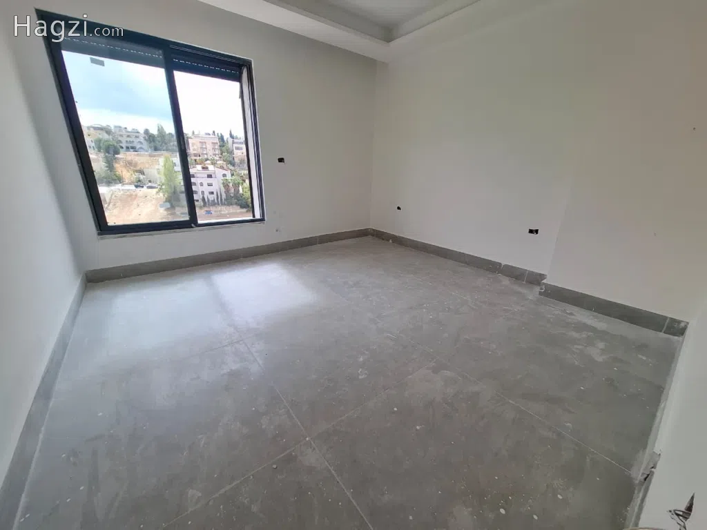 Unfurnished apartment for sale - Image 1