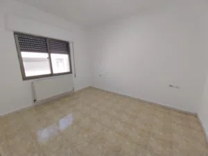 Unfurnished apartment to Rent  - Secondary Image 2