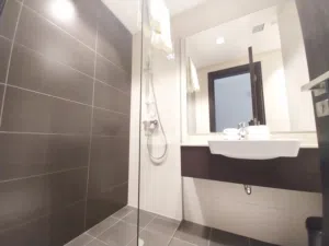 Apartment for rent in abdali  - Secondary Image 1