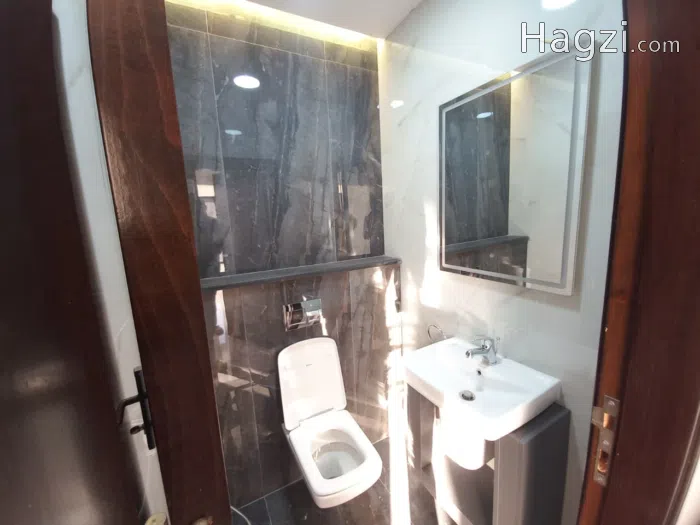 Unfurnished Three Bedrooms Apartment for Sale in Um Uthaina - Secondary Image 1
