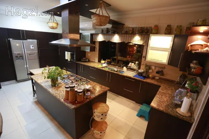  Elegant 4-Bedroom Villa in Marj Al Hamam - Secondary Image 2