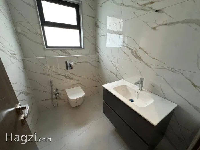 Unfurnished aparment for Sale in Dahyet Al Nakheel - Secondary Image 3