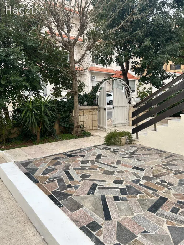 Three bedroom apartment for rent in Shmiesani