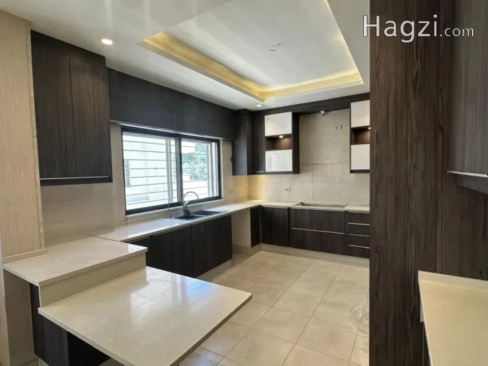 Unfurnished apartment for rent in Dahyet Al Nakheel - Secondary Image 3
