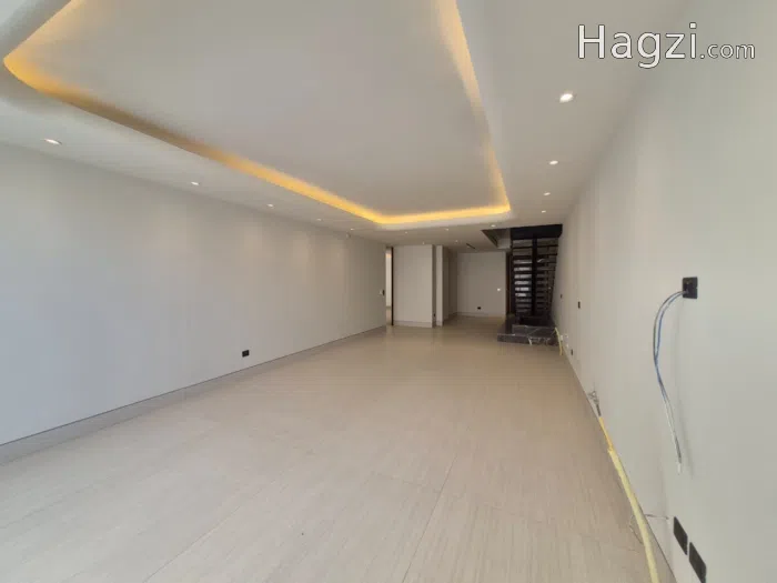 شقة  أرضي دوبلكس فاخرة 330م داخلي + 260م خارجي — الدوار الخامس، تصميم مودرن ومساحات واسعة