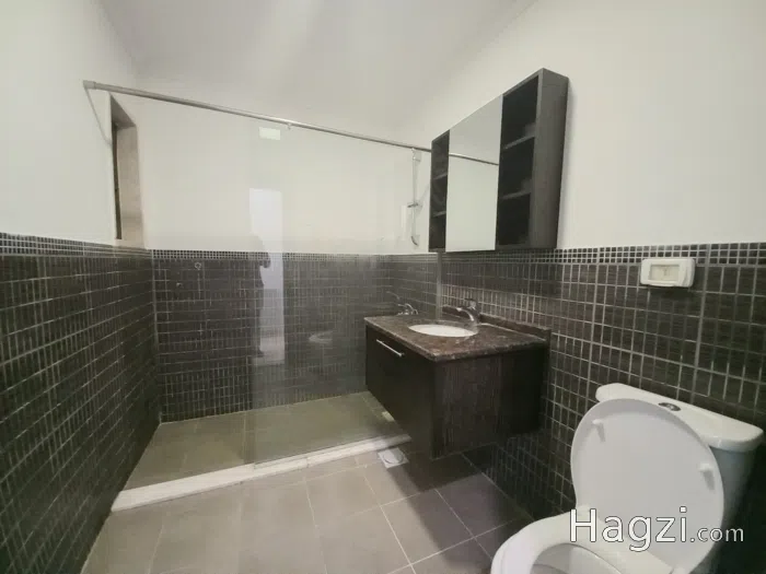 Unfurnished Apartment For Rent In Um Uthaina  - Secondary Image 1