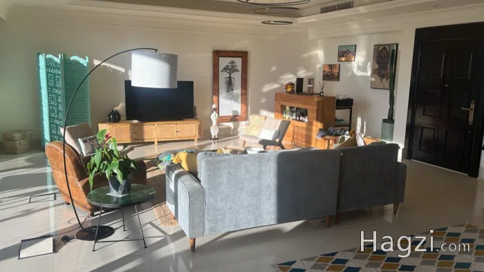 Luxurious 4 Bedrooms for Rent - Secondary Image 3