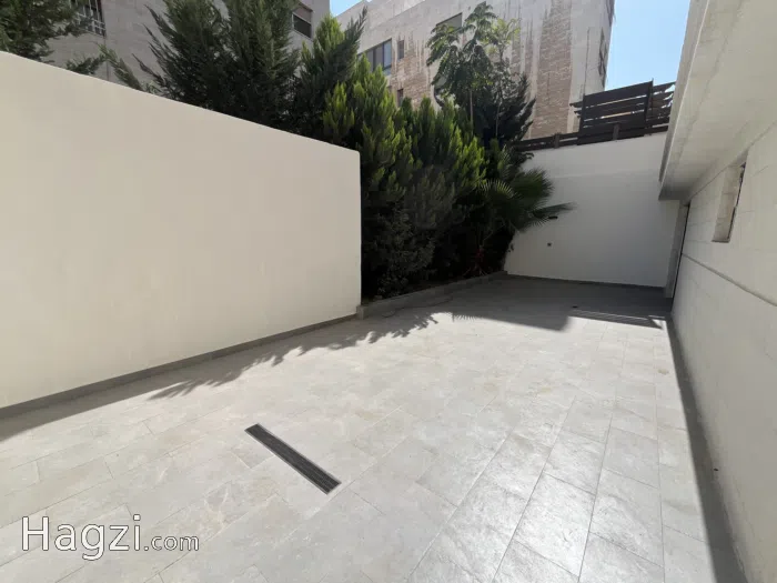 Three bedroom apartment for rent in Forth Circle area 