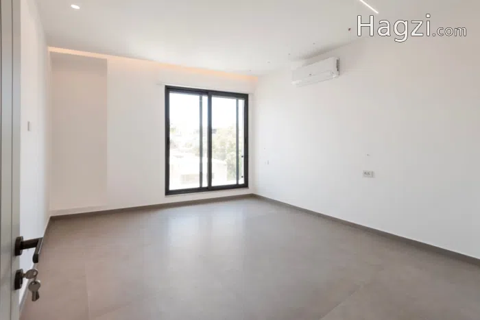 Brand new luxurious semi-furnished 250sqm apartment for rent @4th circle - Secondary Image 2