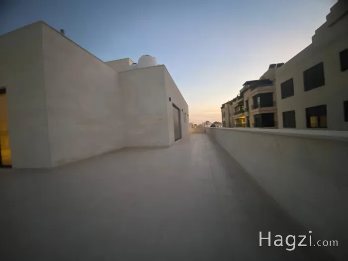Elegant Rooftop Apartment for Sale – Private Terrace & Premium Finishes - Secondary Image 1