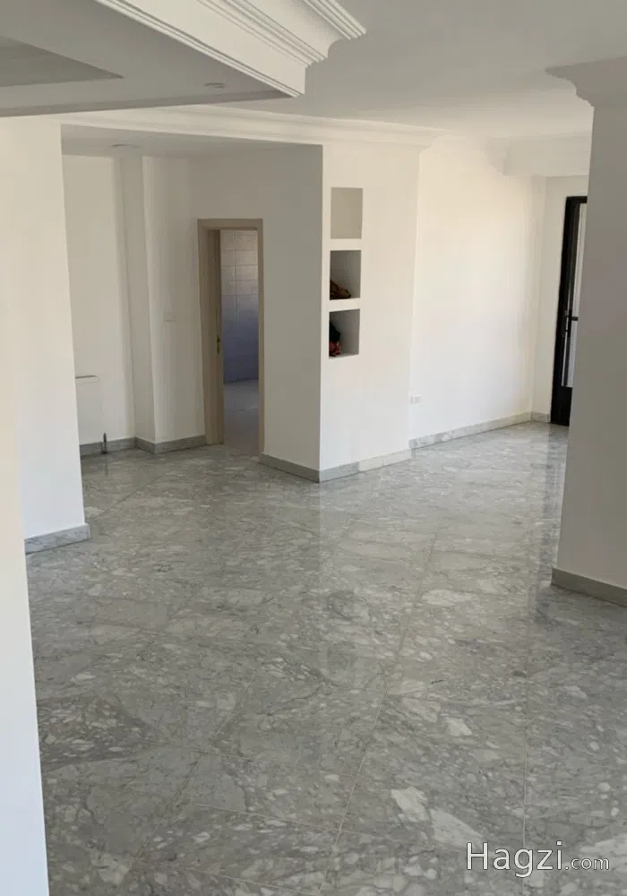 Apartment For sale in Al Shmesani