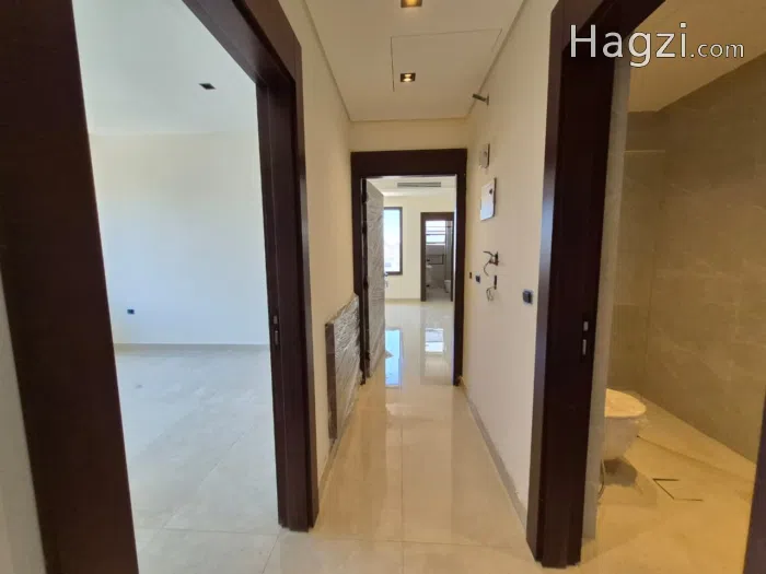 فرصة استثمارية بعائد ممتاز: شقة طابق ثالث فاخرة في أرقى مناطق عبدون - Secondary Image 2