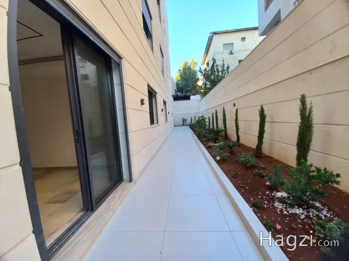 Four Bedrooms Apartment for Sale in Um Uthaina