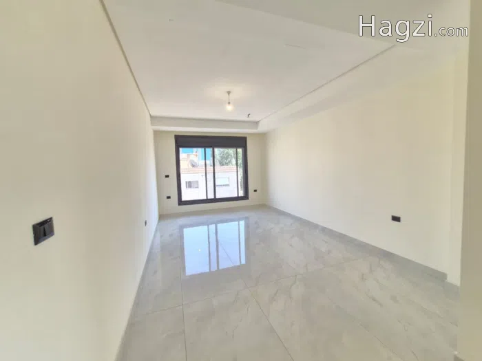 🏡 Luxury Top-Floor Apartment with Private Roof Terrace for Sale | Um Uthaina - Secondary Image 3