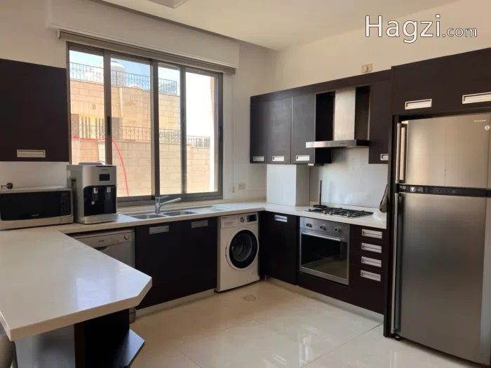 Three bedroom apartment for rent - Secondary Image 2