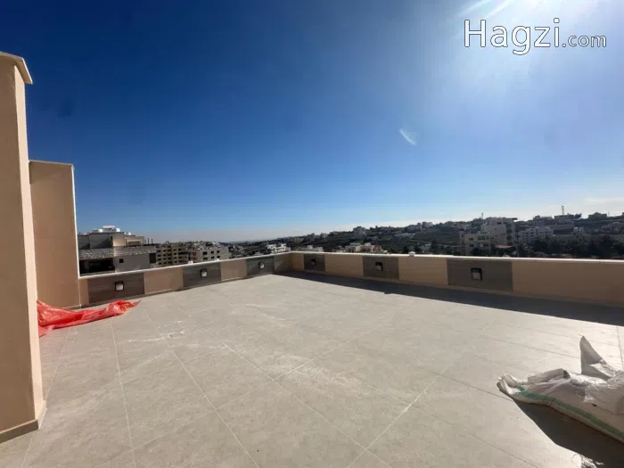 Last floor apartment & Roof for sale in Airport Road 