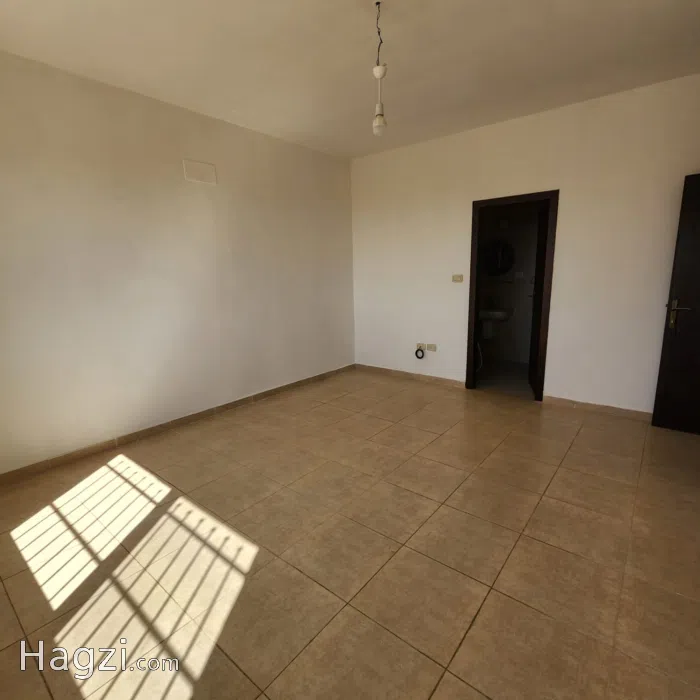 Unfurnished apartment for rent - Secondary Image 3