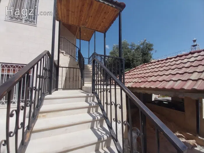 Unfurnished Apartment for rent in Al Shmesani  nearby Zalatimo sweet